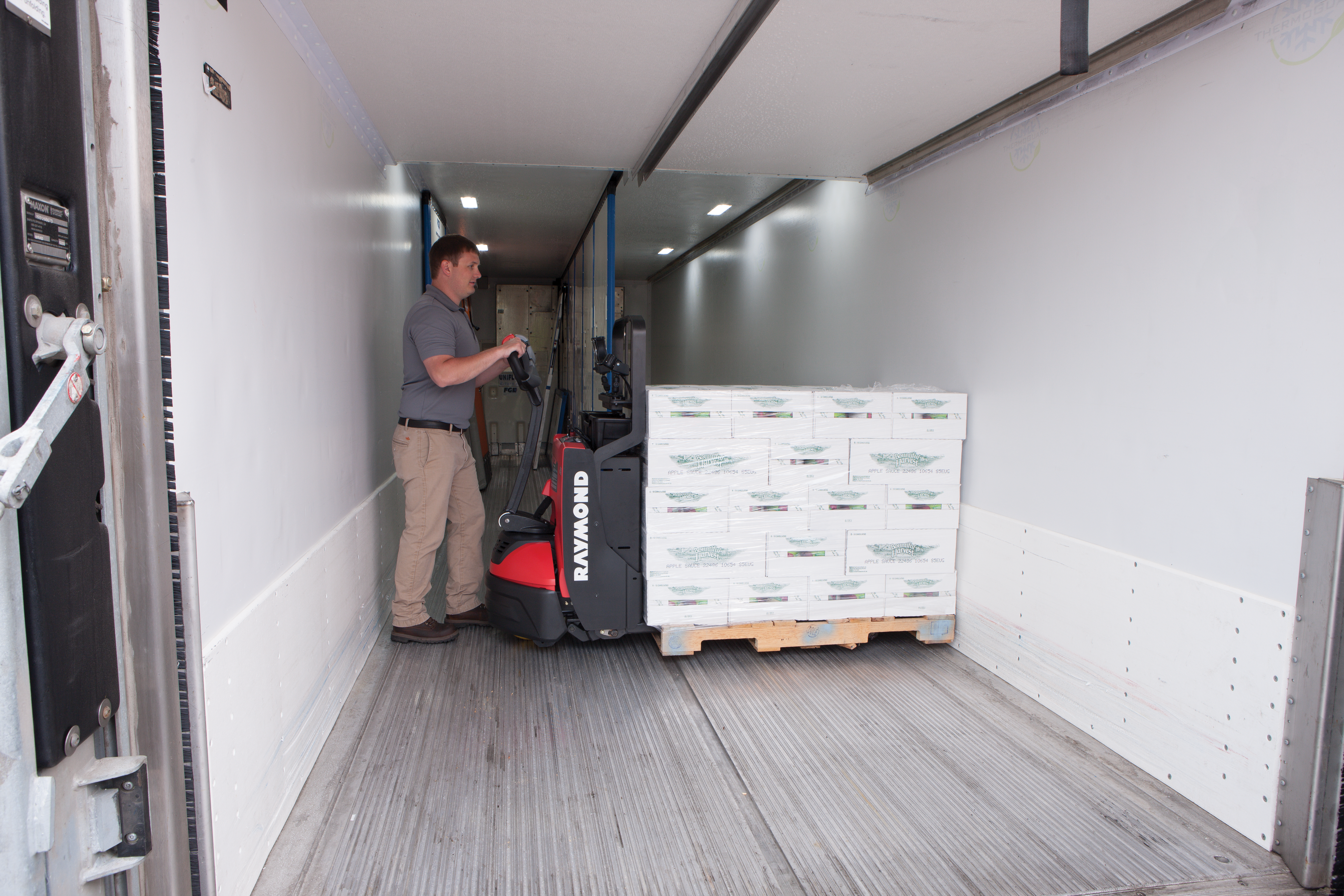 Click2Creep, pallet truck in carrier truck lifting a pallet of goods