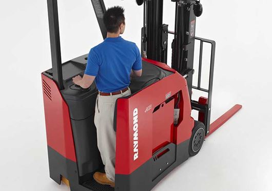 Raymond stand up counterbalanced lift truck comfortable operators compartment