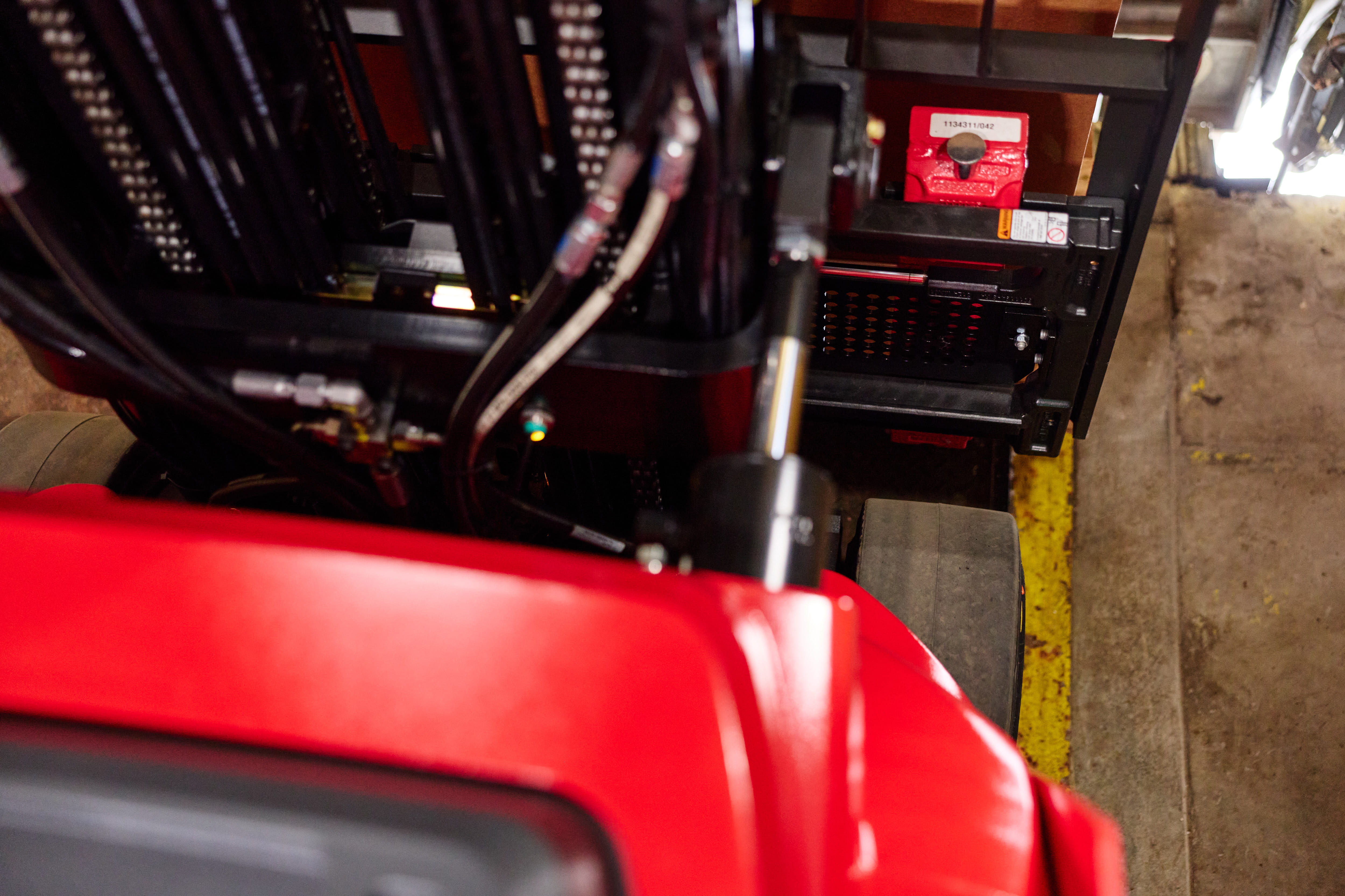 Close-up of Raymond stand-up counterbalanced forklift mast design providing clear operator visibility and line of sight