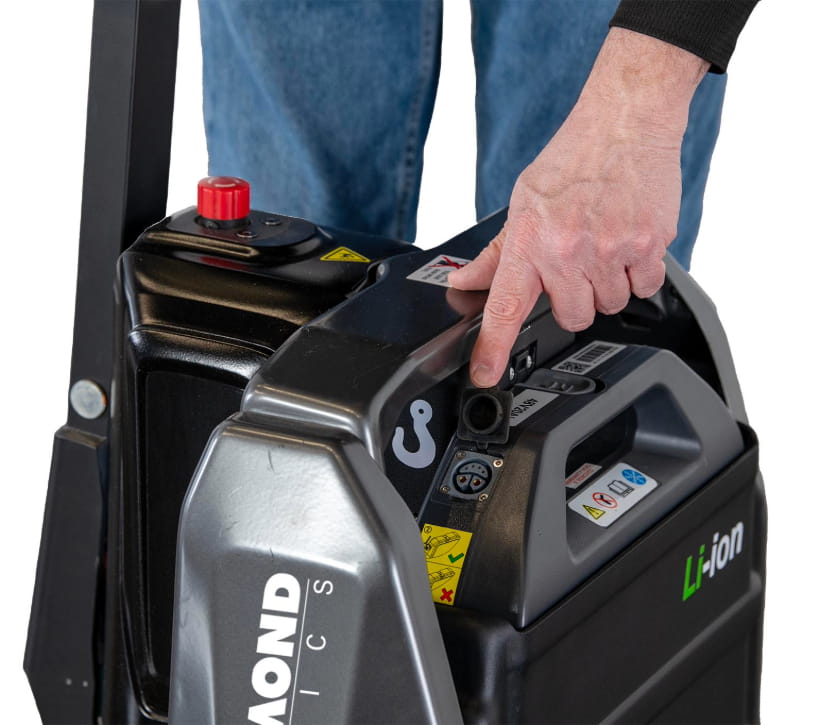 Raymond basics, rbw33 walkie, battery charging port