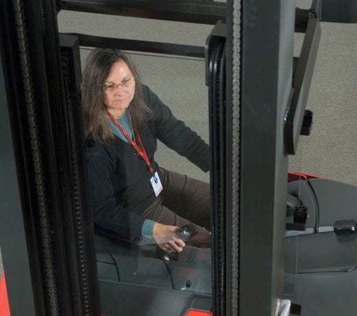 Raymond 7700 Sit Stand Reach Truck Open View Mast