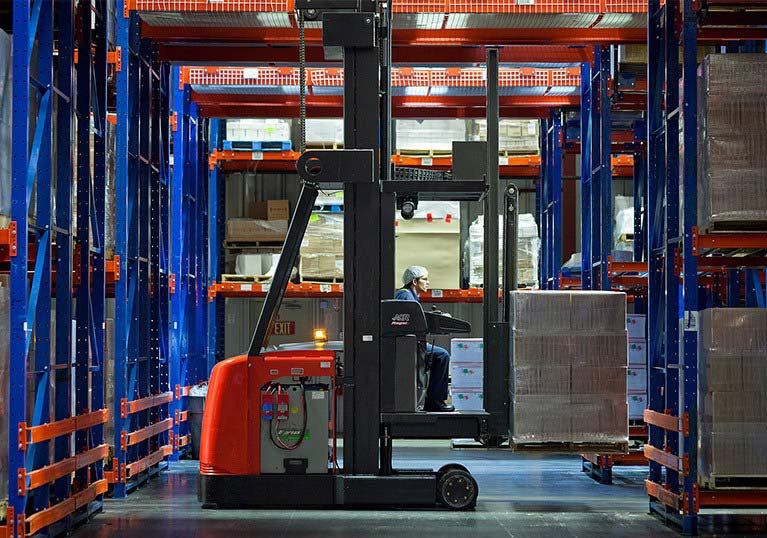 Raymond 9000 Series Swing Reach Trucks Efficient Energy Usage