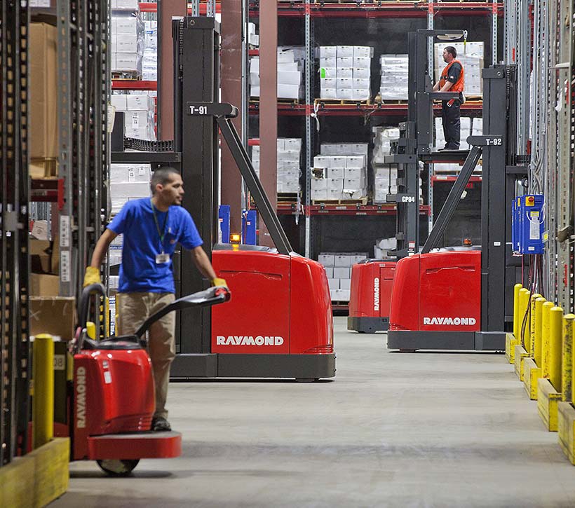 Swing Reach Trucks: Navigating Narrow Aisles with Precision and Power